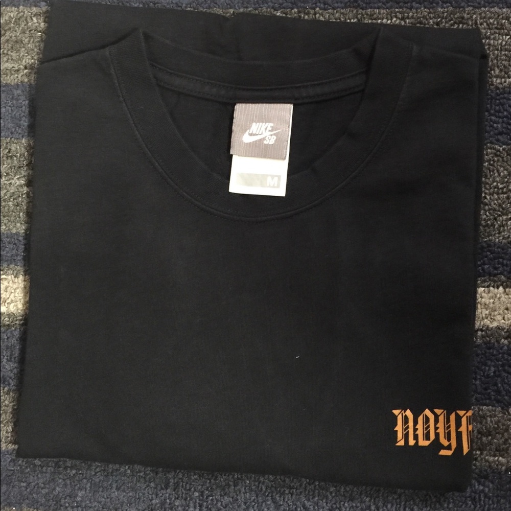 Nike SB T-Shirt Size MEDIUM Pre-Owned